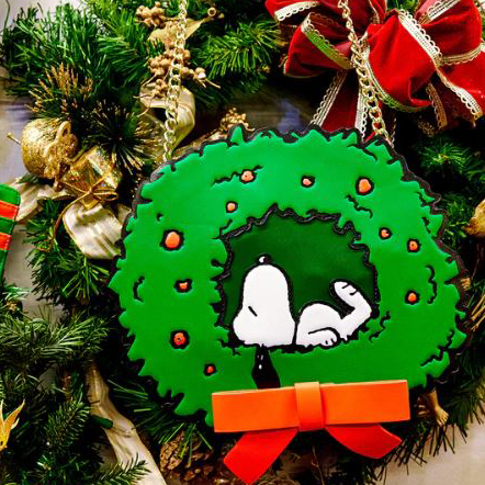 PEANUTS Loungefly Snoopy and Light Up Wreath Crossbody Bag FUN MERCHANDISE ONLINE SHOP