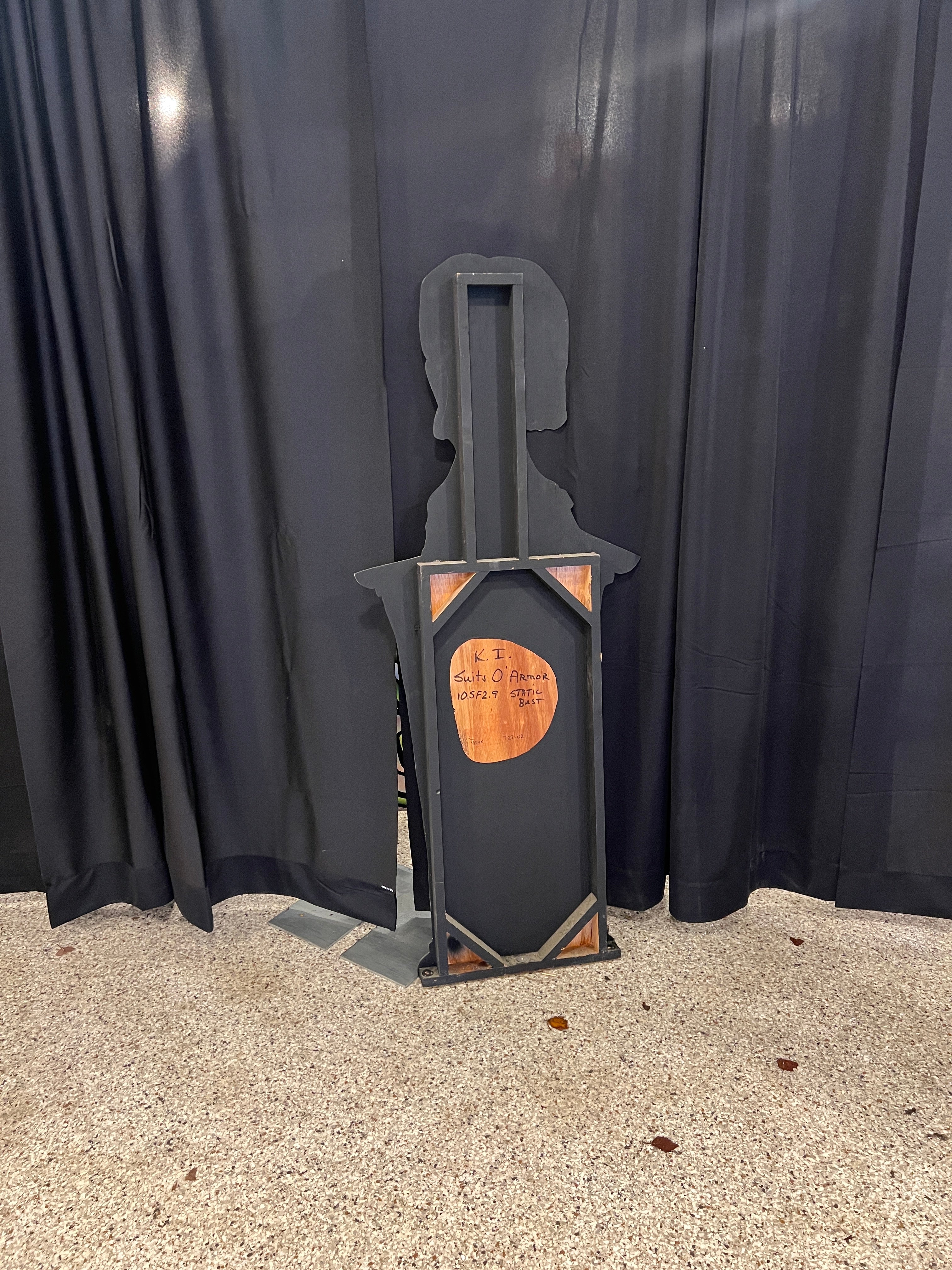 Lot # 35 – Ghostly Decor - 35.70.2