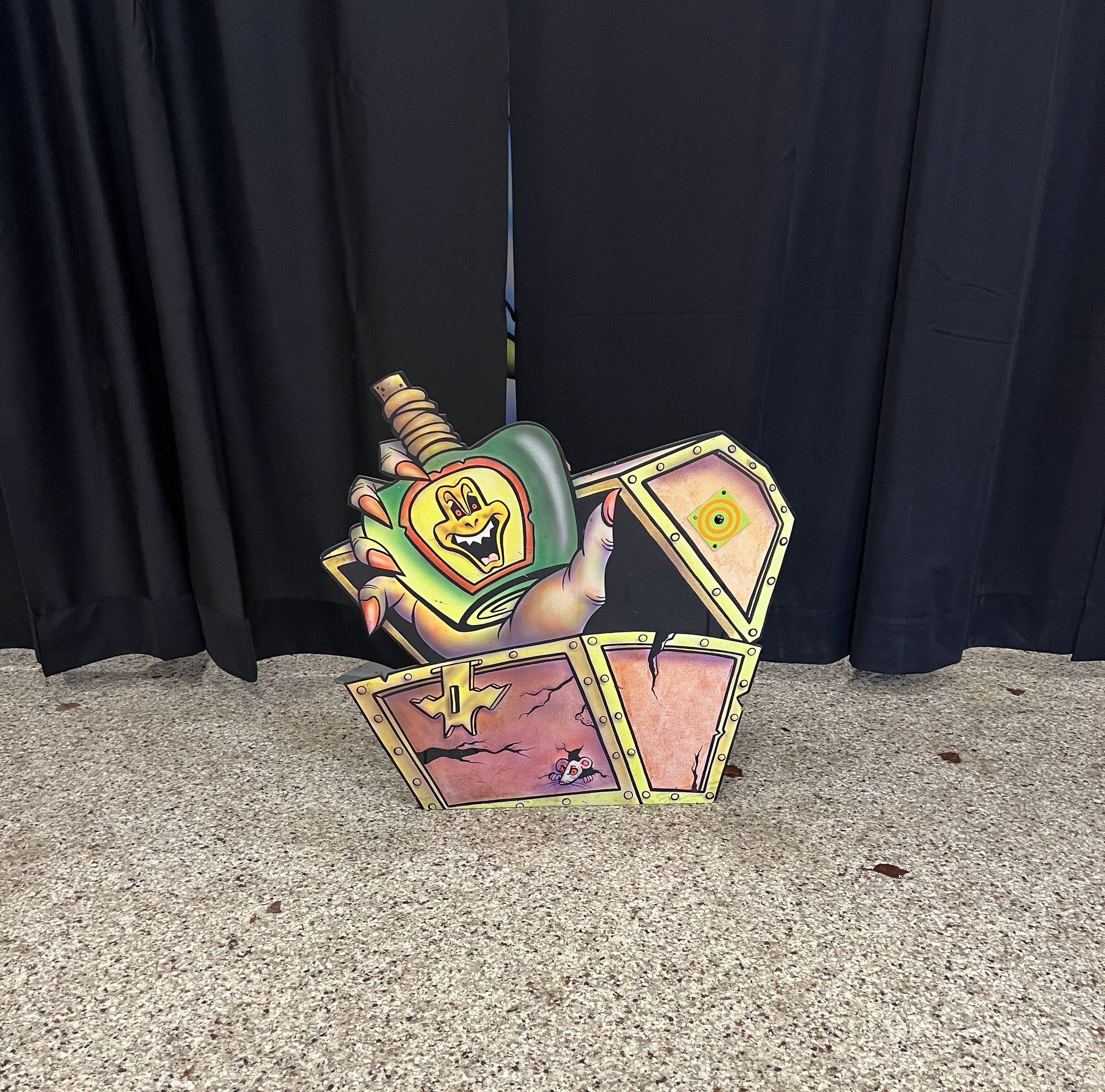 Lot # 35 – Ghostly Decor - 35.71.1