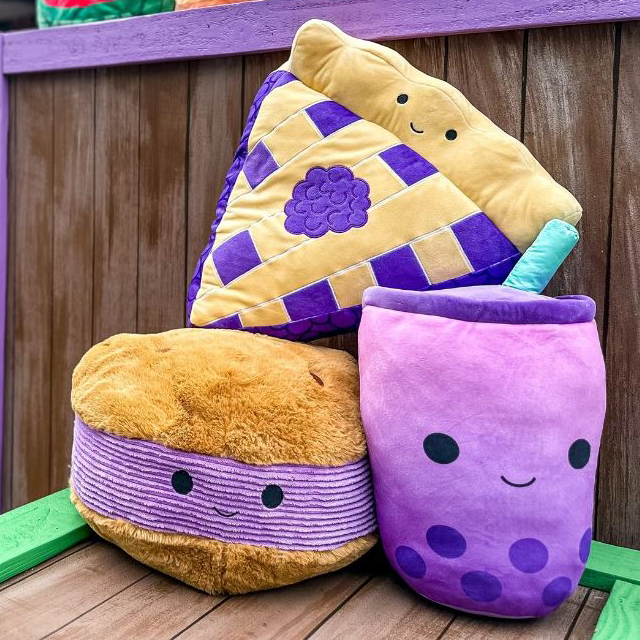 Knott's Berry Farm 15" Boysenberry Cookiewich Dessert Plush